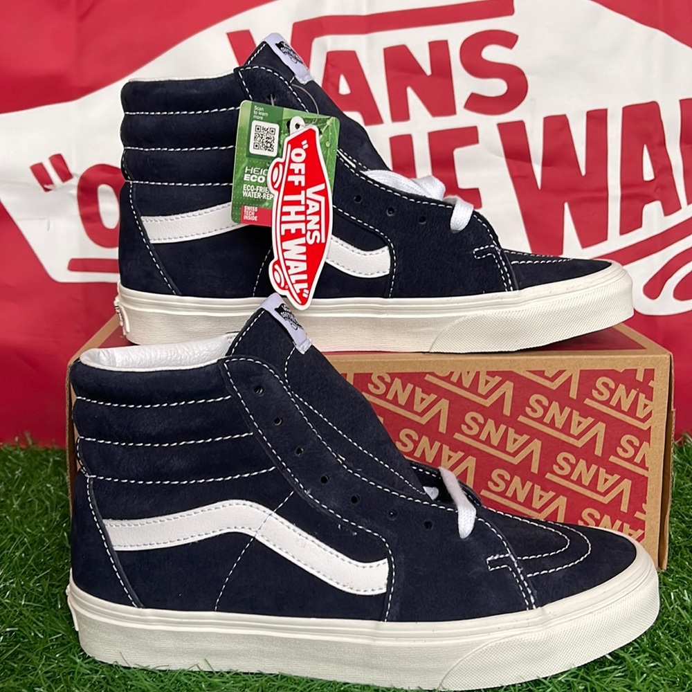 Vans Sk8-Hi
(Pig Suede)Parisian Night/Snow White
VNOA32QG9G5
WMNS sneakers